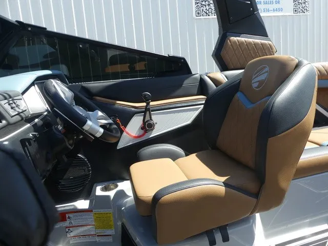 Slide: The Image of Tigé 23ZX 2023 - 18