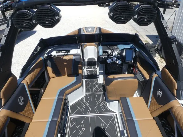 Slide: The Image of Tigé 23ZX 2023 - 15