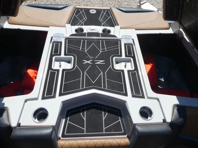Slide: The Image of Tigé 23ZX 2023 - 33