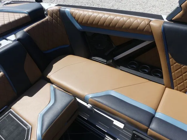 Slide: The Image of Tigé 23ZX 2023 - 21