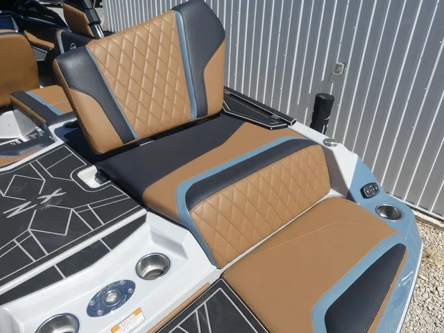 Slide: The Image of Tigé 23ZX 2023 - 37
