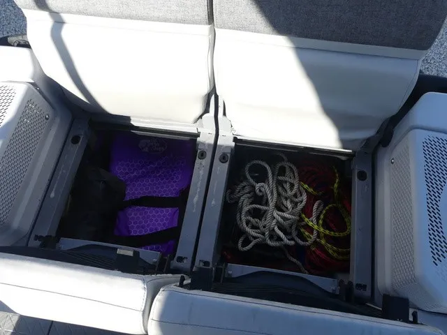 Slide: The Image of Sea-Doo Switch Sport 18 2022 - 25