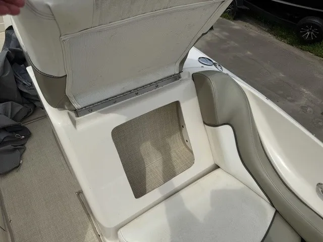 Slide: The Image of Sea Ray 270 Sundeck 2006 - 40