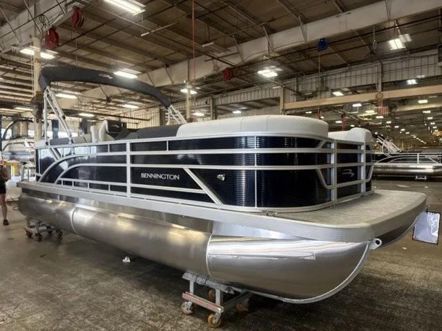 The Image of Bennington S-One Quad Bench 22 S1SR Pontoon 2027 - 1