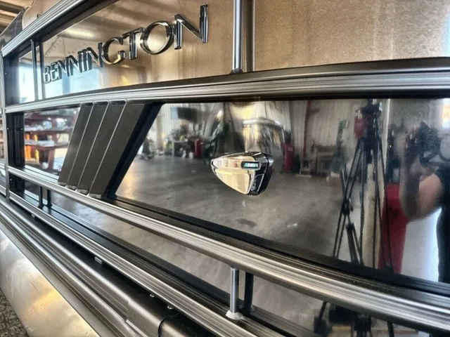 Slide: The Image of Bennington M Swingback 22 MSB Tritoon 2027 - 20