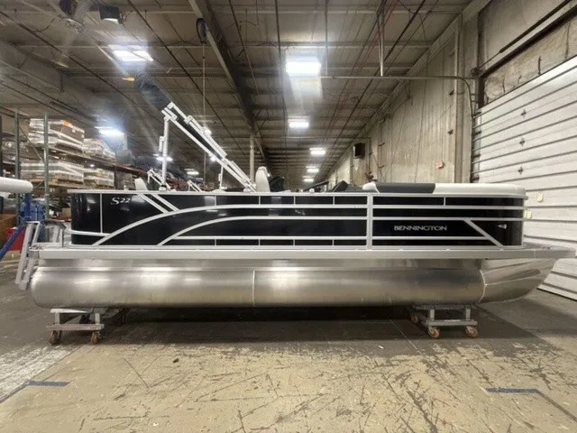 Slide: The Image of Bennington S-One 22 S1FC Tritoon 2027 - 8