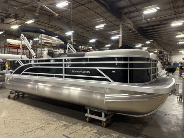 The Image of Bennington S-One 22 S1FC Tritoon 2027 - 1