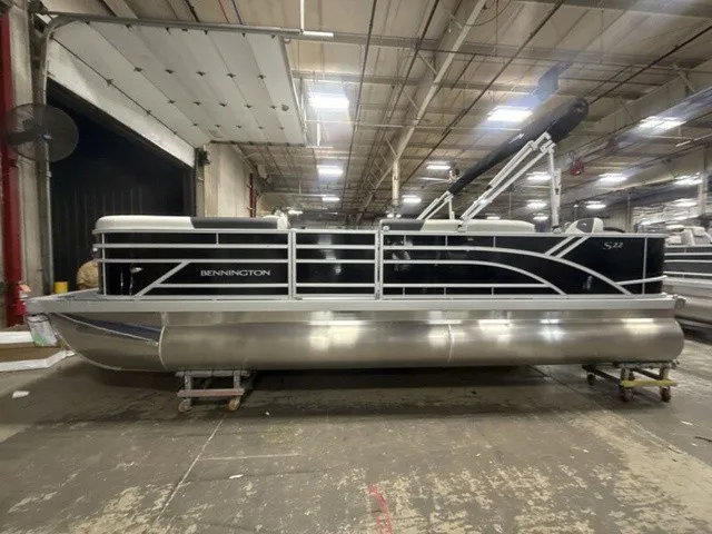 Slide: The Image of Bennington S-One 22 S1FC Tritoon 2027 - 5