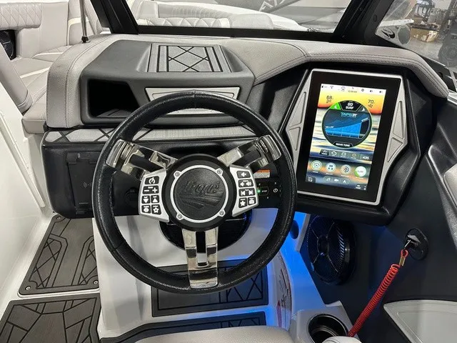 Slide: The Image of Tigé 25ZX 2021 - 16