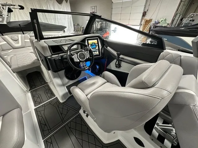 Slide: The Image of Tigé 25ZX 2021 - 15