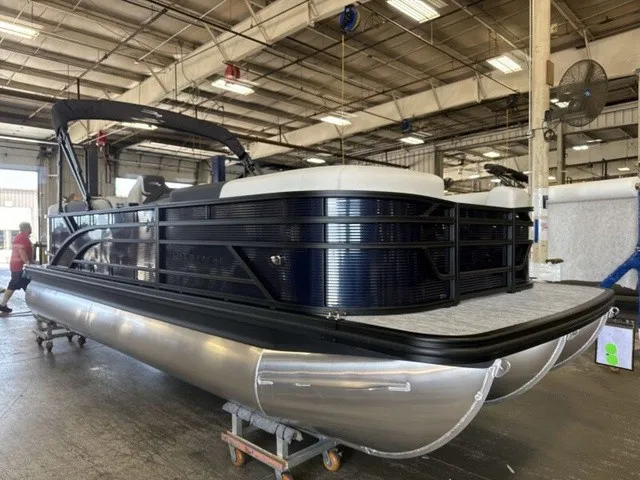 The Image of Bennington S-One Quad Bench 22 S1SR Tritoon 2027 - 1