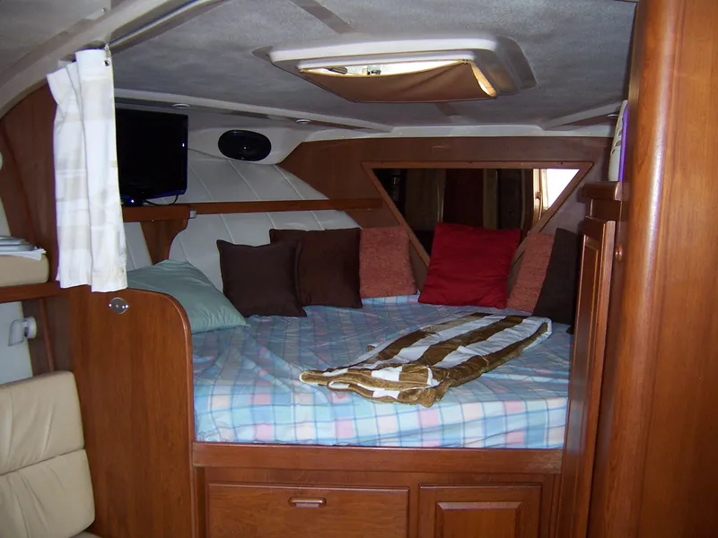 Slide: The Image of 36' Luhrs Master Berth - 28