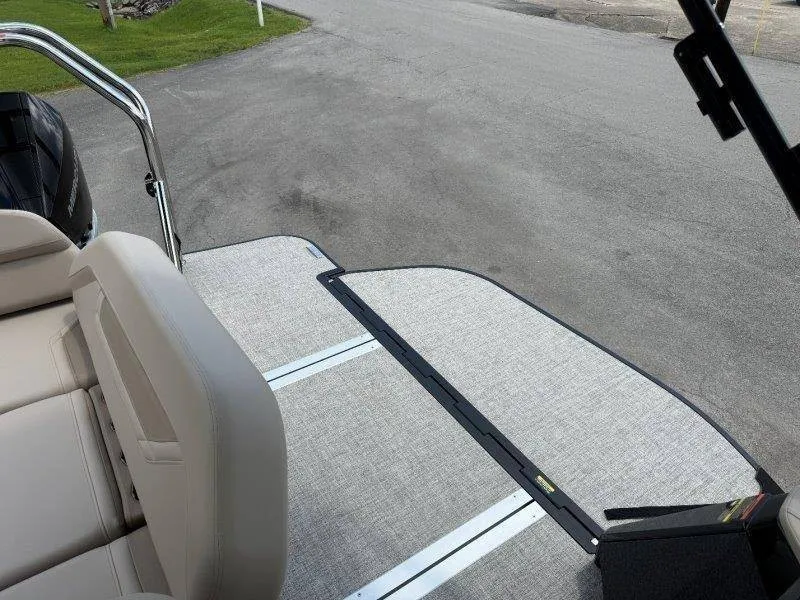 Slide: The Image of The image shows the rear deck of a Flamingo ROVE 245 boat with gray carpeting. - 29