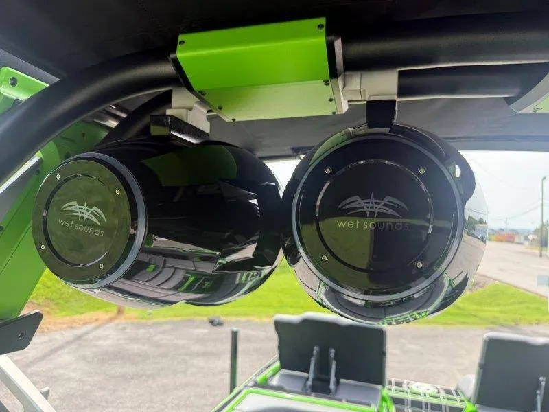 Slide: The Image of Two black speakers with "Wet Sounds" logo are mounted on a green boat roof. - 32