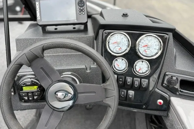 Slide: The Image of Steering console of 2027 Tracker Targa V-18 WT boat with gauges and controls. - 22