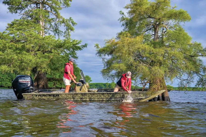 Slide: The Image of Tracker Grizzly 1860 CC 2027 - 52