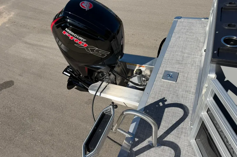 Slide: The Image of 2027 Sun Tracker SportFish 20 DLX with Mercury Pro XS 115 outboard motor. - 28