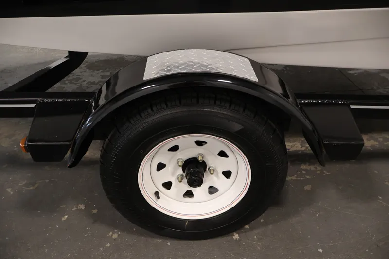 Slide: The Image of Trailer wheel and fender of a 2019 Scarab 165 G boat. - 32