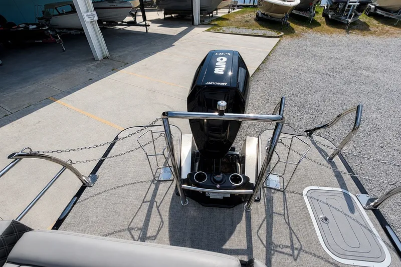 Slide: The Image of 2026 Barletta Lusso 25UE boat with Mercury engine at a marina. - 35