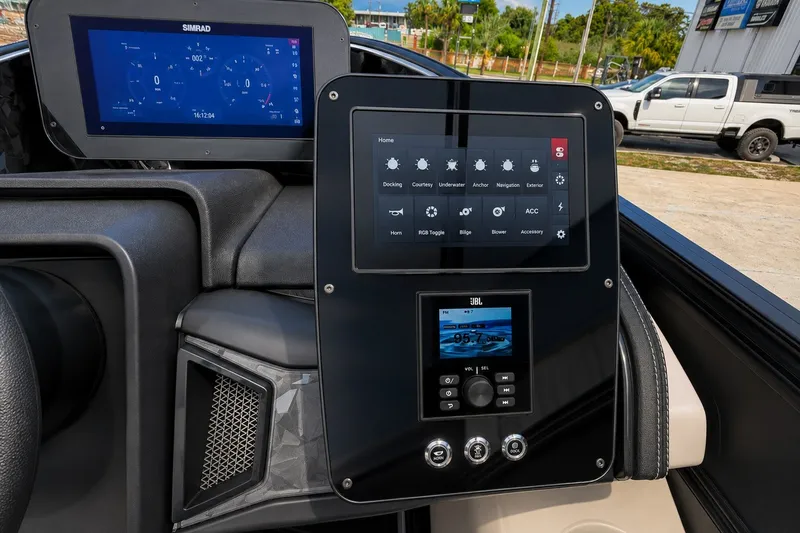 Slide: The Image of 2026 Barletta Lusso 25UE dashboard featuring advanced digital controls and navigation displays. - 14