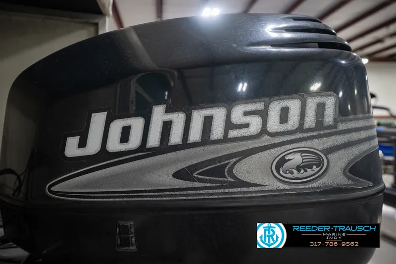 Slide: The Image of Johnson outboard motor on 2000 Bennington 227L boat, Reeder-Trausch Marine logo visible. - 49