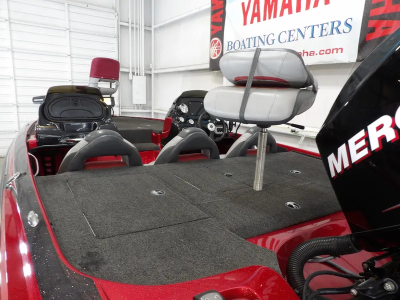Slide: The Image of The image shows the cockpit of a 2010 Nitro Z-7 boat with gray seats and a Mercury engine. - 18