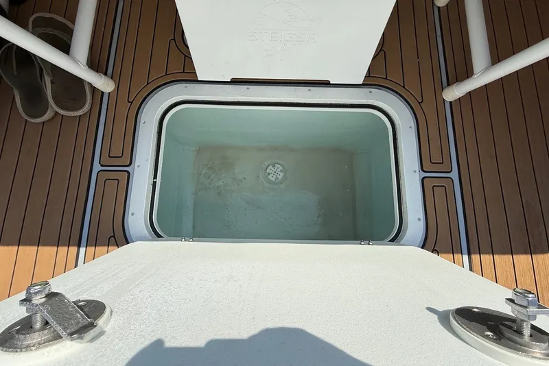 Slide: The Image of Livewell on 2026 Steiger Craft 28 Annapolis boat with teak flooring. - 18