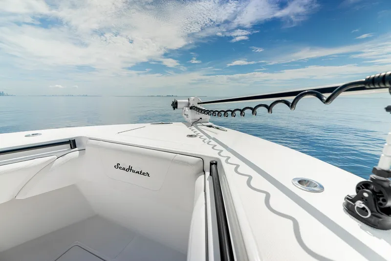 Slide: The Image of 2024 SeaHunter 28 Floridian boat on calm ocean with clear blue sky. - 23