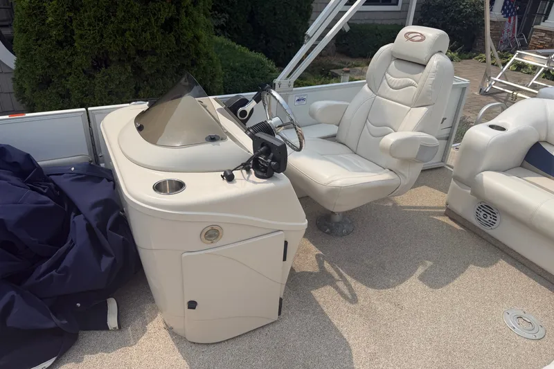 Slide: The Image of 2008 Crest 25 II XRS boat interior with captain's chair and steering console. - 16