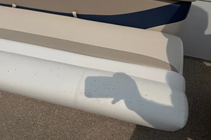 Slide: The Image of Crest 25 II XRS 2008 boat seat with shadow on white and beige upholstery. - 9