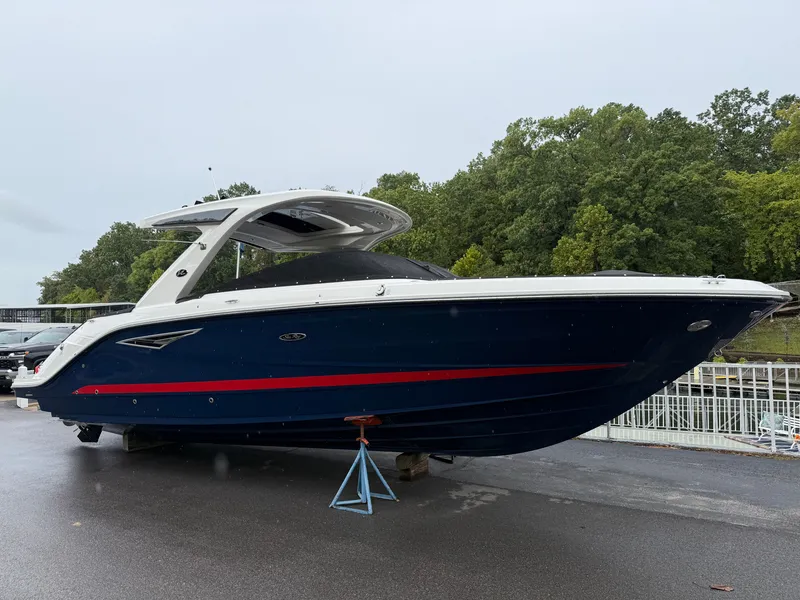 Slide: The Image of Sea Ray SLX 310 2027 - 0