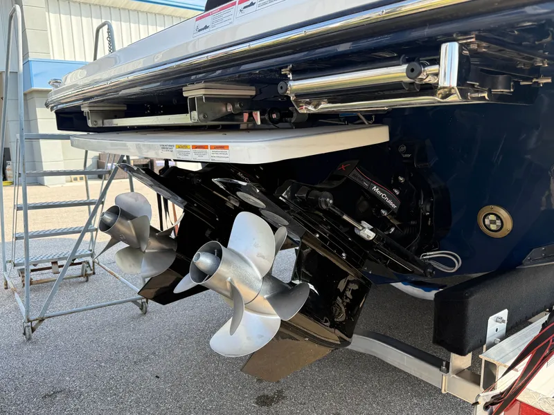 Slide: The Image of Sea Ray SLX 310 2027 - 9