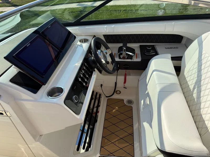 Slide: The Image of Sea Ray SLX 310 2027 - 24