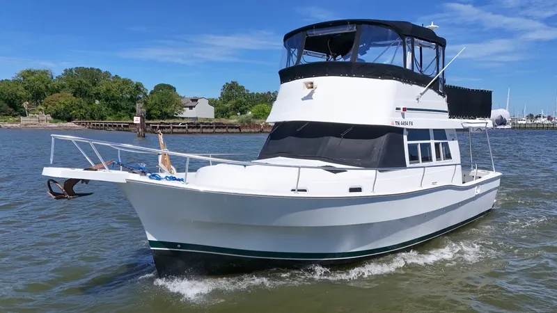 Slide: The Image of Mainship 390 Trawler 2000 - 51