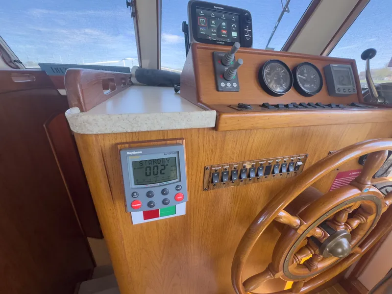 Slide: The Image of Mainship 390 Trawler 2000 - 30