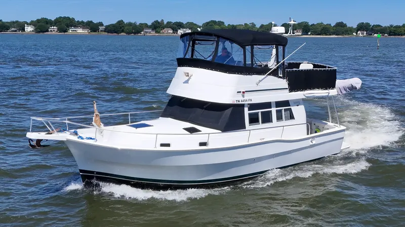 Slide: The Image of Mainship 390 Trawler 2000 - 59