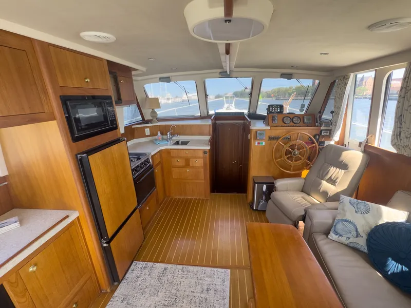 Slide: The Image of Mainship 390 Trawler 2000 - 38