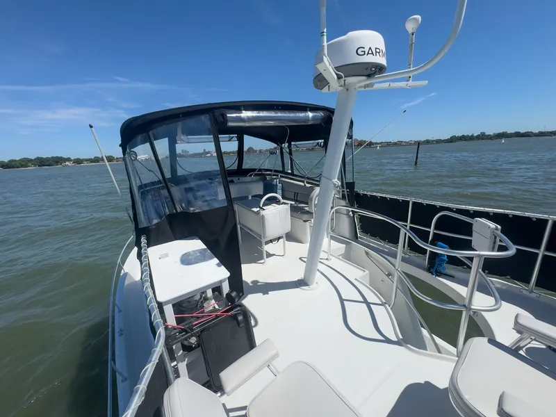 Slide: The Image of Mainship 390 Trawler 2000 - 15