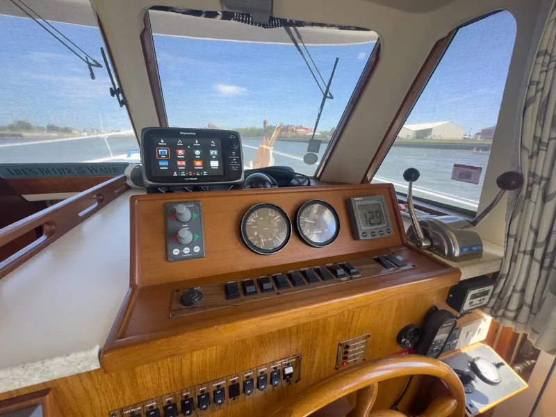 Slide: The Image of Mainship 390 Trawler 2000 - 31