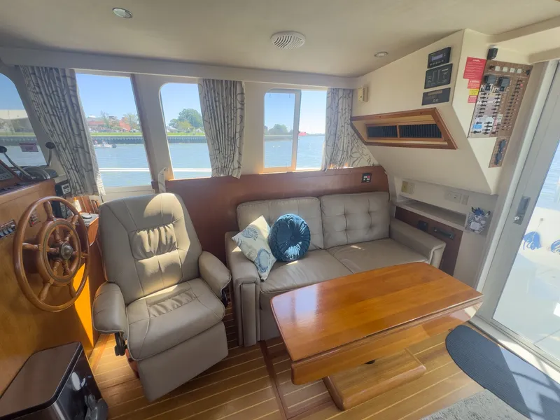 Slide: The Image of Mainship 390 Trawler 2000 - 33