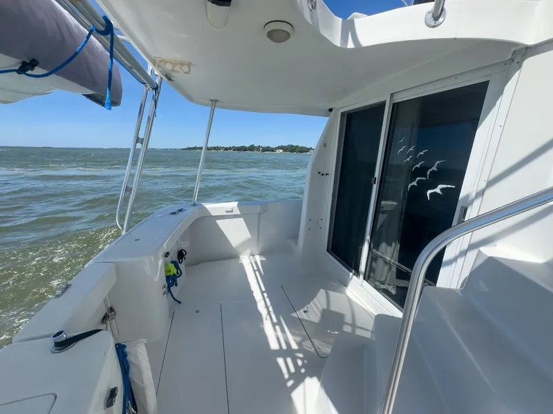 Slide: The Image of Mainship 390 Trawler 2000 - 21