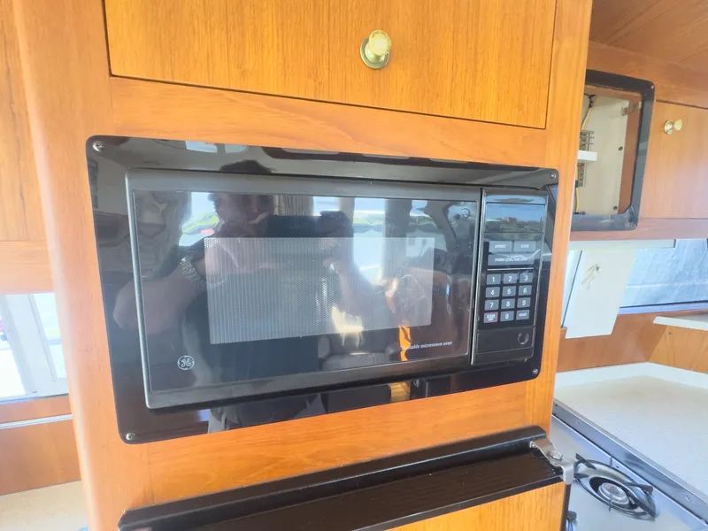 Slide: The Image of Mainship 390 Trawler 2000 - 35