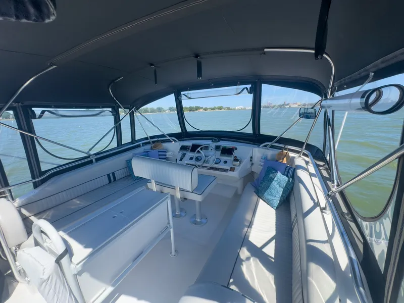 Slide: The Image of Mainship 390 Trawler 2000 - 18