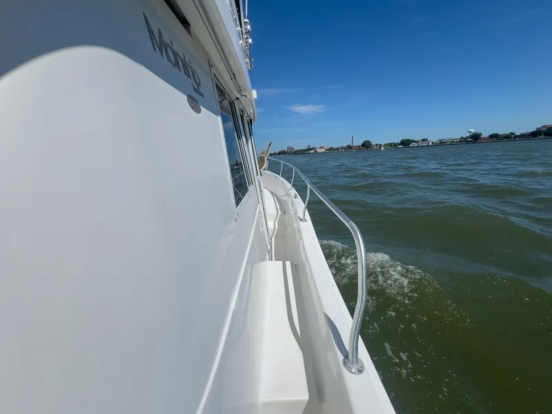 Slide: The Image of Mainship 390 Trawler 2000 - 22