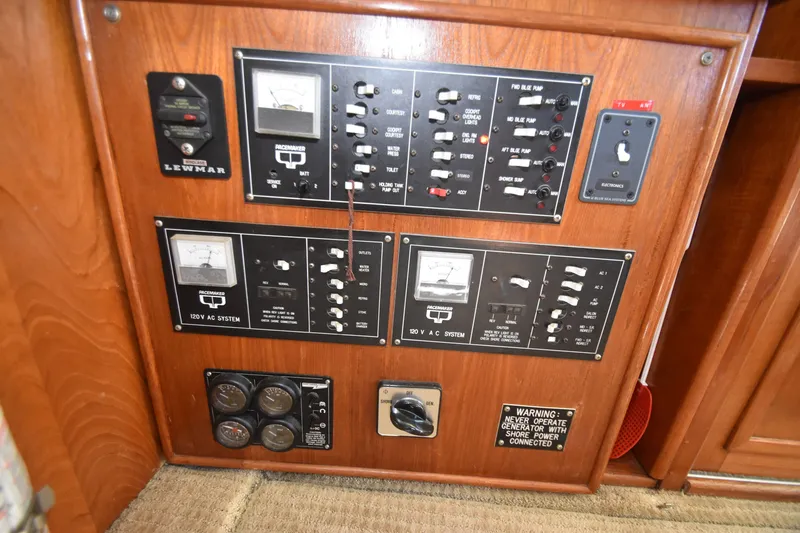 Slide: The Image of Pacemaker 36 Flybridge 1989 - 57