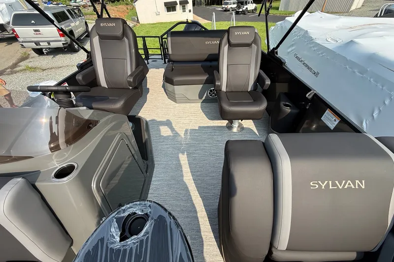 Slide: The Image of 2026 Sylvan X1 CLZ DH boat interior with luxurious seating and modern design. - 16