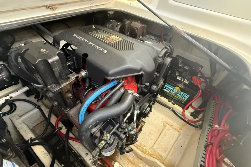 Slide: The Image of Volvo Penta engine in 2003 Regal Commodore 2860 boat, featuring Powermaster battery. - 13