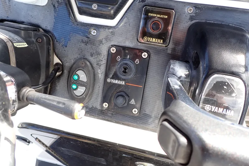 Slide: The Image of Control panel of a 2015 Blue Wave 2400 PureBay boat with Yamaha components. - 29
