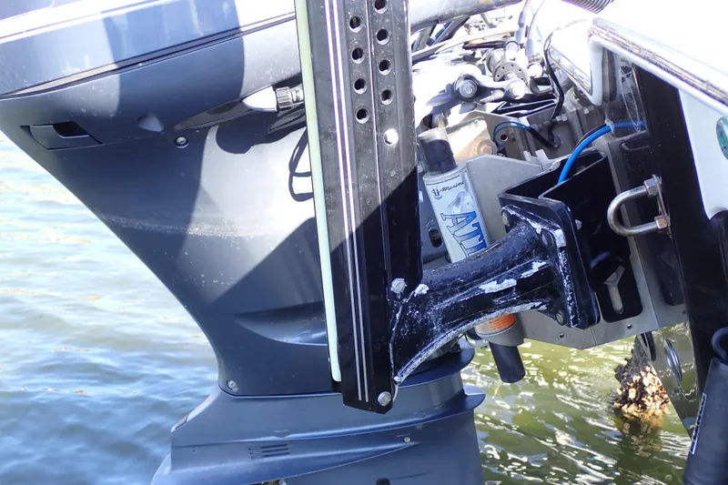 Slide: The Image of Outboard motor and hydraulic jack plate on 2015 Blue Wave 2400 PureBay boat. - 99