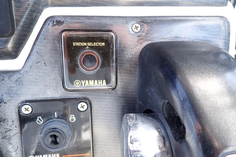 Slide: The Image of Control panel of a 2015 Blue Wave 2400 PureBay boat with Yamaha station selector. - 28